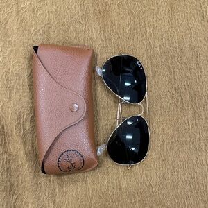 Ray-Ban Aviator Sunglasses with dark green Lenses and Gold Frame. Small scratch.